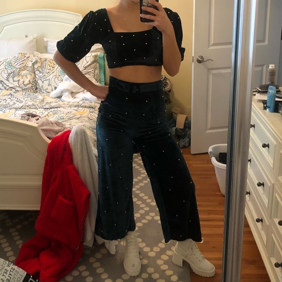 UO Perla Embellished Emerald Velvet Set - Picture 9 of 10